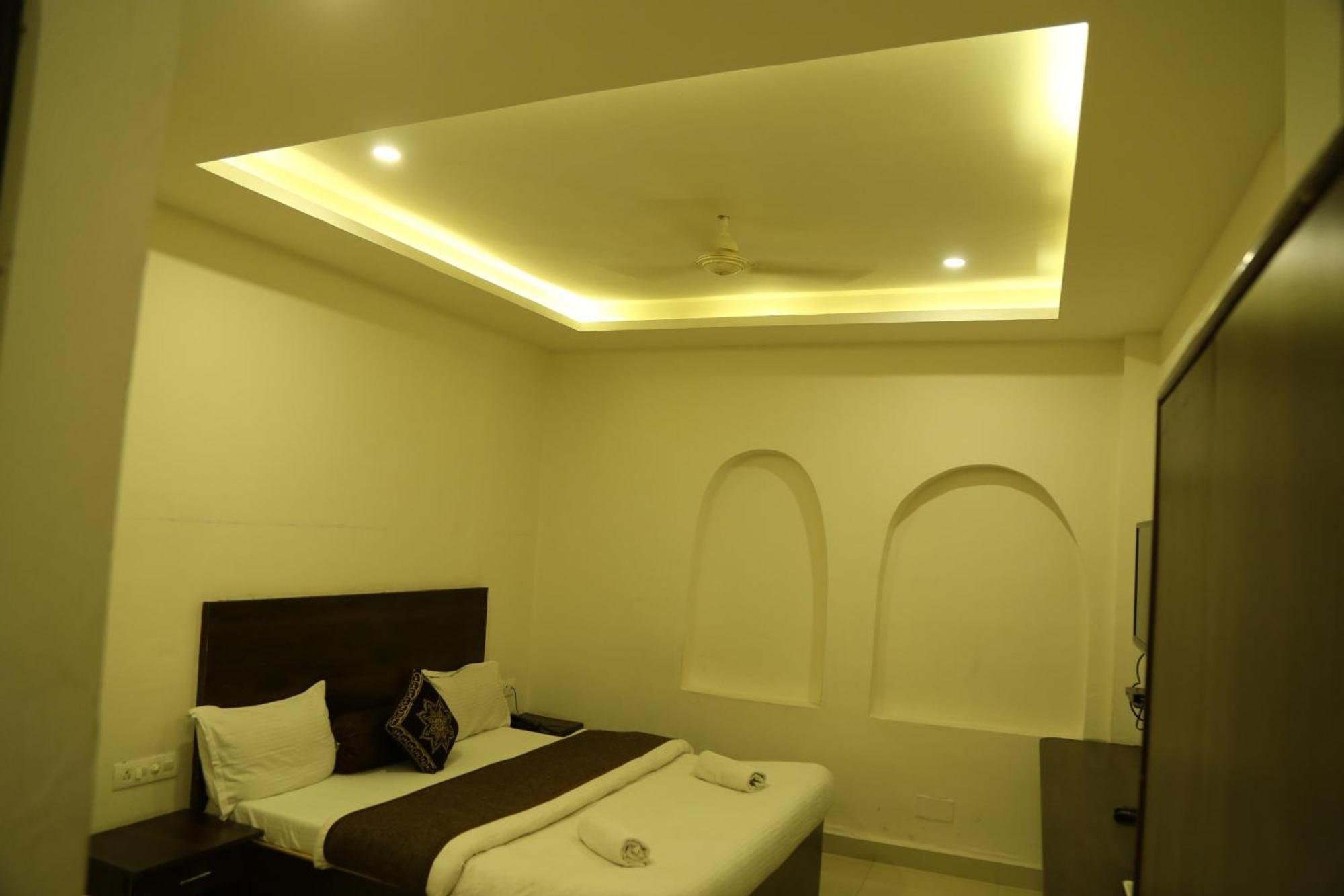 Hotel Krishna Palace Udaipur Ngoại thất bức ảnh