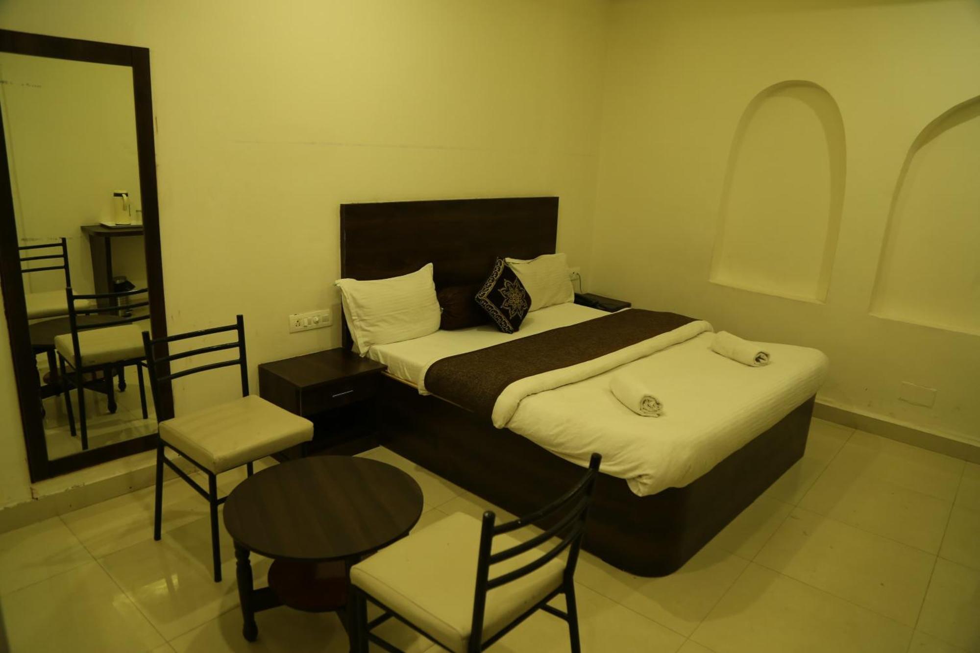 Hotel Krishna Palace Udaipur Ngoại thất bức ảnh