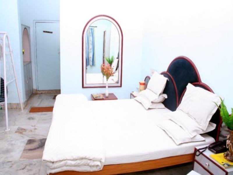 Hotel Krishna Palace Udaipur Ngoại thất bức ảnh